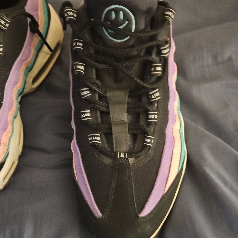 Nike Air max 95 great condition Black Sneakers with Purple and Pink Accents